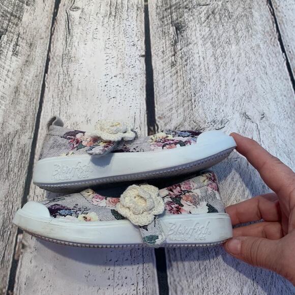 BLOWFISH MALIBU KIDS Girls Floral Mary Jane Sneakers / Size: 8 - Picture 5 of 11